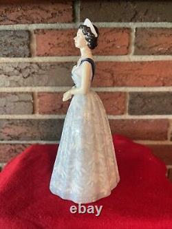 1973 Queen Elizabeth II HN2502 Royal Doulton Figurine Very Rare 240/750