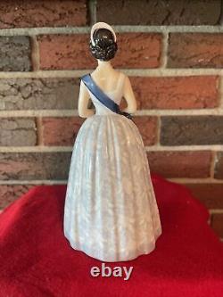 1973 Queen Elizabeth II HN2502 Royal Doulton Figurine Very Rare 240/750