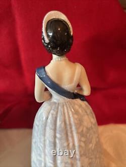 1973 Queen Elizabeth II HN2502 Royal Doulton Figurine Very Rare 240/750