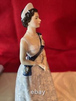 1973 Queen Elizabeth II HN2502 Royal Doulton Figurine Very Rare 240/750