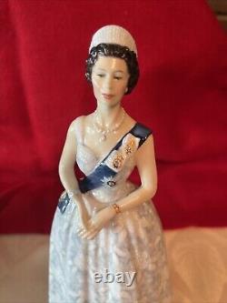 1973 Queen Elizabeth II HN2502 Royal Doulton Figurine Very Rare 240/750