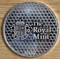 2017 The Royal Mint 1 oz Troy. 999 Silver Round Centre Type- Very Rare Round