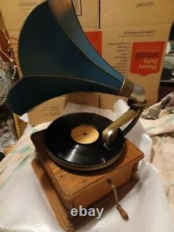 Antique VERY RARE Oak ROYAL Phonograph Talking Machine & Horn