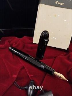 Pilot (Namiki) Yukari Royal Black-vermillo-N Urushi. Very Rare. Ltd 1918