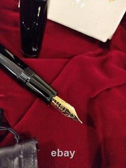 Pilot (Namiki) Yukari Royal Black-vermillo-N Urushi. Very Rare. Ltd 1918