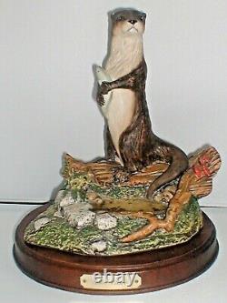 ROYAL DOULTON, OTTER, code DA7, Very Rare, Stunning, 1989, Mint Condition