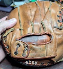 Rare Vintage Royal C349 Catchers Glove Mitt, Two Tone Color Very Good Condition