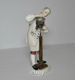 Royal Doulton, HN2239 The Wigmaker Of Williamsburg. Simply perfect. Very Rare