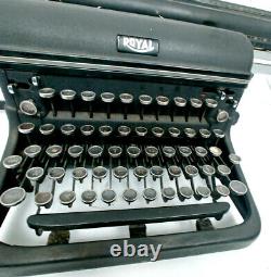 Typewriter 1938 ROYAL klm 26-2450507 26 Carriage Very Rare