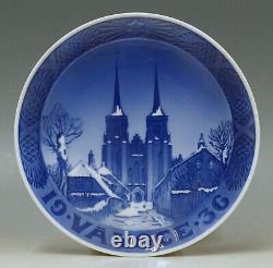 VERY RARE perfect blue Royal Copenhagen porcelain plate Vanoce (christmas) 1936