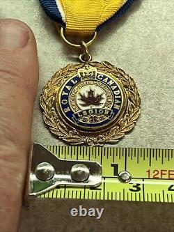 VINTAGE ROYAL CANADIAN LEGION MEDAL 10K GOLD BIRKS Very RARE