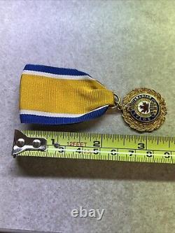 VINTAGE ROYAL CANADIAN LEGION MEDAL 10K GOLD BIRKS Very RARE