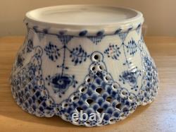 Very Rare 1966 Royal Copenhagen Blue Fluted Full Lace Fruit Basket 1/1061 EUC