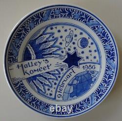 Very Rare Pair Of Two Porceleyne Fles Royal Delft Wall Plates Comet Of Halley