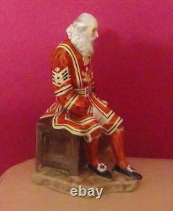 Very Rare Royal Doulton Character Figure Yeoman Of The Guard Hn 2122 Mint