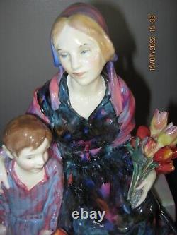 Very Rare Royal Doulton Little Mother Hn1399 Reduced 1930 Only