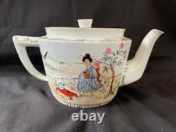 Very Rare antique Royal Copenhagen teapot chinese decoration. Signed bij maker