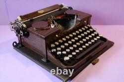 Vintage Royal typewriter rare brown color P88-277639 very good condition