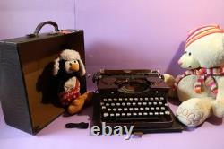Vintage Royal typewriter rare brown color P88-277639 very good condition