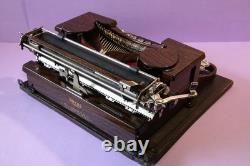 Vintage Royal typewriter rare brown color P88-277639 very good condition