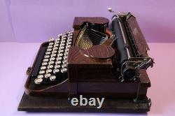 Vintage Royal typewriter rare brown color P88-277639 very good condition