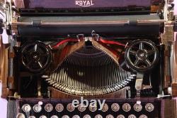 Vintage Royal typewriter rare brown color P88-277639 very good condition