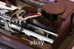 Vintage Royal typewriter rare brown color P88-277639 very good condition