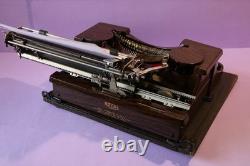 Vintage Royal typewriter rare brown color P88-277639 very good condition