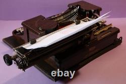 Vintage Royal typewriter rare brown color P88-277639 very good condition