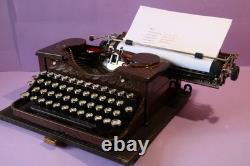 Vintage Royal typewriter rare brown color P88-277639 very good condition