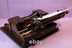 Vintage Royal typewriter rare brown color P88-277639 very good condition